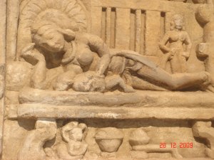 स्तनपान (http://wayfarersandpathfinders.blogspot.in/2010/08/prodigality-in-stone-bateshwar.html)