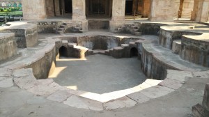 छत पर तरणताल 